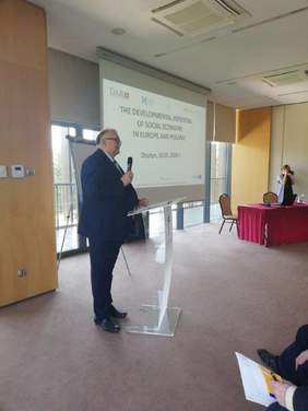 Pokaż zdjęcie: Remigiusz Dobkowski - moderator dyskusji