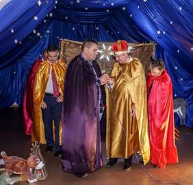 Pokaż zdjęcie: Spotkanie wigilijne - widowisko jasełkowe zespołu Akcent