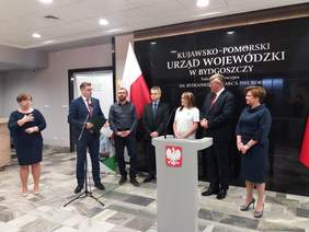 Pokaż zdjęcie: Przed rozpoczęciem konferencji odbył się briefing prasowy, na którym zaprezentowane zostały organizacje - prelegenci