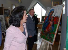 Pokaż zdjęcie: Anna Paluch - Poseł na Sejm podczas otwarcia wystawy