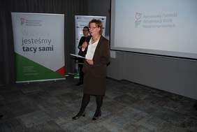 Pokaż zdjęcie: Marta Mordarska otwiera IV Małopolską Konferencję "Międzyinstytucjonalna współpraca w obszarze wsparcia osób z niepełnosprawnością"