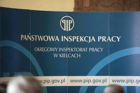 Pokaż zdjęcie: Fot. Radio Kielce- baner okręgowej inspekcji pracy w Kielcach