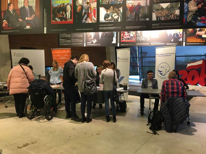 Pokaż zdjęcie: II Trójmiejska Giełda Pracy - stoiska pracodawców