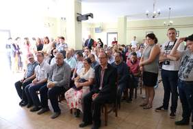 Pokaż zdjęcie: 20-lecie ŚDS w Rajkowach - uczestnicy spotkania