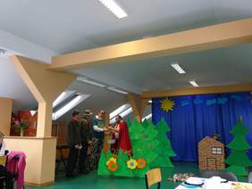 Pokaż zdjęcie: Występ artystyczny uczestników Środowiskowego Domu Samopomocy we Włoszakowicach