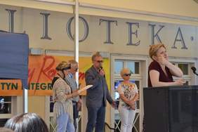 Pokaż zdjęcie: Przywitanie gości przez Janusza Surmacza pełniącego obowiązki Dyrektora Warmińsko-Mazurskiego Oddziału PFRON