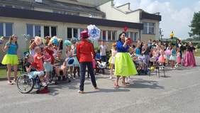 Uczniowie Zespołu Szkolno-Przedszkolnego z Oddziałami Integracyjnymi w Orłach świętują Dzień Dziecka