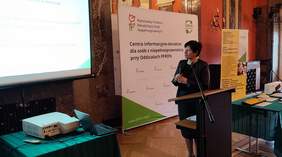 Pokaż zdjęcie: Pani Joanna Głowacz mówiła o wsparciu organizacji pozarządowych w ramach konkursu „Działamy razem”