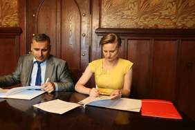 Pokaż zdjęcie: Marta Makuch Zastępca Prezydenta Miasta Słupska oraz Dariusz Majorek Dyrektor Oddziału Pomorskiego PFRON.