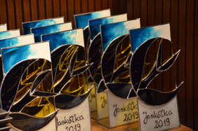 Pokaż zdjęcie: Statuetki "Jaskółki 2019"