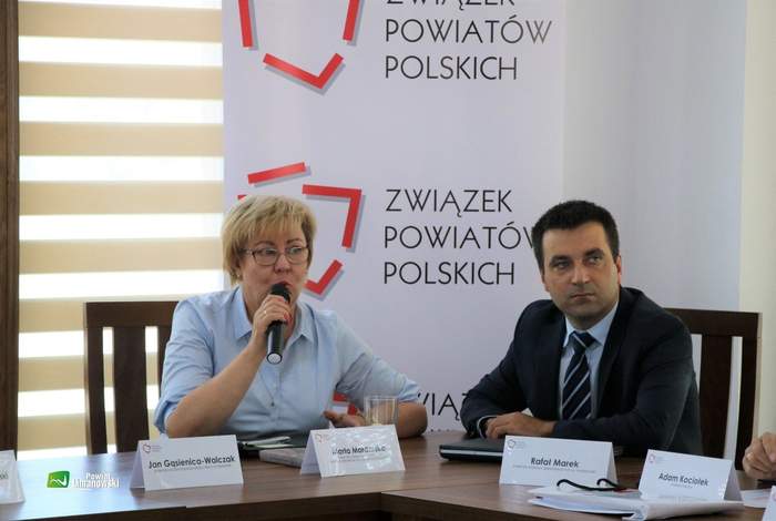 Pokaż zdjęcie: Dyrektor Oddziału Małopolskiego - Marta Mordarska oraz Dyrektor TVP3 Kraków - Rafał Marek