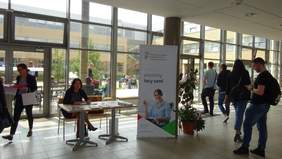 Pokaż zdjęcie: Stoisko informacyjne Oddziału Wielkopolskiego PFRON