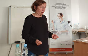 Pokaż zdjęcie: Profesor podczas wystąpienia