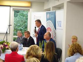 Pokaż zdjęcie: wystąpienie Wicewojewody Łodzkiego - Karola Młynarczyka