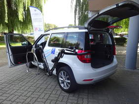 Prezentacja samochodów przystosowanych dla niepełnosprawnych kierowców