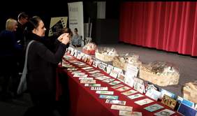 Pokaż zdjęcie: Wystawa kartek bożonarodzeniowych w kinie