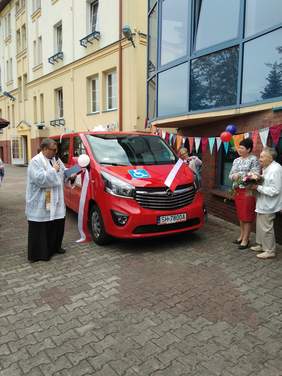 Pokaż zdjęcie: Uroczyste poświęcenie samochodu