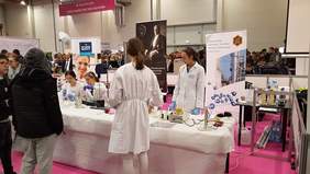 Pokaż zdjęcie: Stoiska wystawców podczas Festiwalu Zawodów Małopolska.