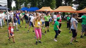 Pokaż zdjęcie: Uczestnicy Małopolskich Dni Osób Niepełnosprawnych w Konarach