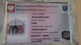 Pokaż zdjęcie: Z okazji 18. urodzin ŚDS otrzymał własny dowód osobisty