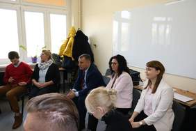 Pokaż zdjęcie: Uczstnicy szkolenia - Dyrektor Oddziału Dariusz Majorek, Dyrektor ROPS Katarzyna Weremko (po prawej)