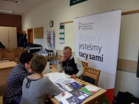 Pokaż zdjęcie: Stoisko informacyjne PFRON