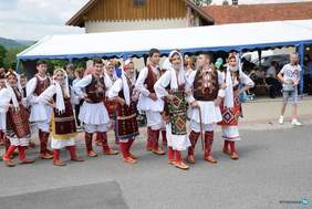 Pokaż zdjęcie: Uroczyste obchody 20-lecia działalności Stowarzyszenia "Przystań" z Tymbarku -zespół Bojmija.
