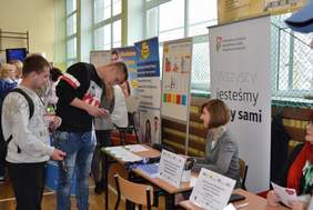 Pokaż zdjęcie: Formy pomocy PFRON interesowały również młodzież