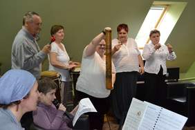 Pokaż zdjęcie: Występ zespołu KORZENIE