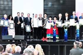 Pokaż zdjęcie: Laureaci Nagród Marszałka 2018 w kategorii: Sport oraz kategorii Promocja Województwa, fot. Andrzej Goiński