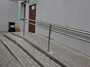 Podjazd dla niepełnosprawnych