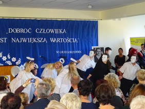 Pokaż zdjęcie: Występ artystyczny