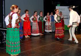Pokaż zdjęcie: Występ zespołu integracyjnego Halny Wiatr