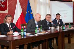 Pokaż zdjęcie: rada programowa OHP pod przewodnictwem Wojewody Wielkopolskiego Zbigniewa  Hoffmanna