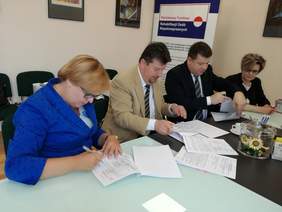 Podpisanie umowy pomiędzy Powiatem Chrzanowskim a PFRON w ramach „Programu wyrównywania różnic między regionami III”