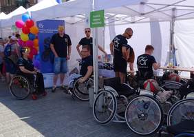 Pokaż zdjęcie: Stoisko Fundacji Aktywnej Rehabilitacji