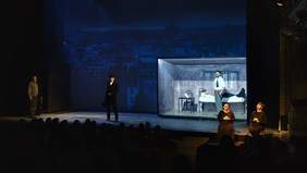 Pokaż zdjęcie: Spektakl "Kwiat Paproci" dostępny dla widzów z niepełnosprawnościami