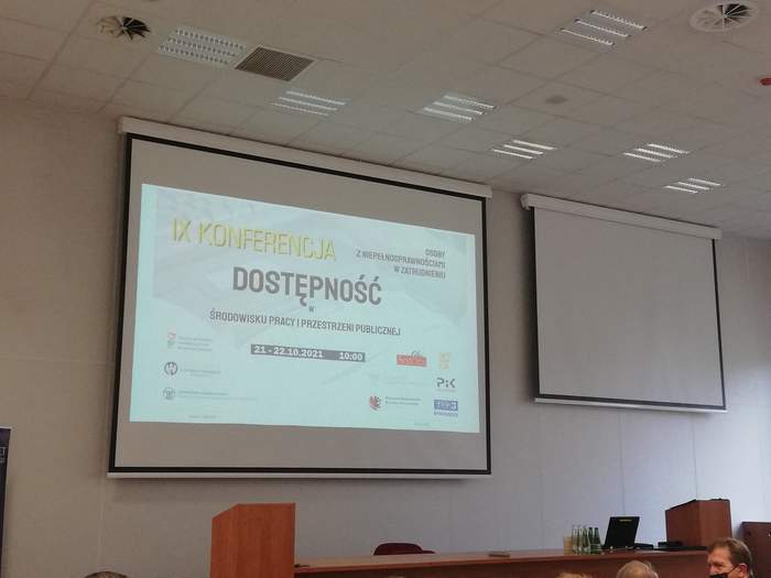 Pokaż zdjęcie: slajd z nazwą konferencji
