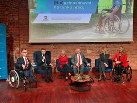 Pokaż zdjęcie: Konferencja „(Nie)pełnosprawni na rynku pracy”