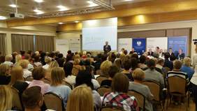 Pokaż zdjęcie: Rozpoczęcie spotkania konsultacyjnego przez Ministra Krzysztofa Michałkiewicza