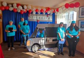 Pokaż zdjęcie: Uczestnicy Warsztatu Terapii Zajęciowej w Belnie podczas występu artystycznego