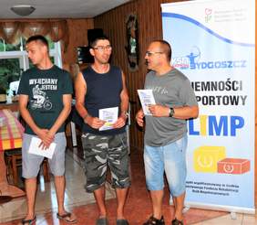 Pokaż zdjęcie: Zwycięzcy grupy B2 - słabowidzący mężczyźni