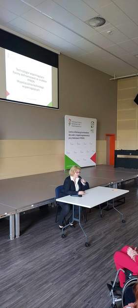Pokaż zdjęcie: Wykład prelegentki