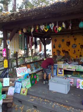 Pokaż zdjęcie: Stoisko z rękodziełem