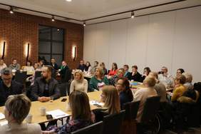 Pokaż zdjęcie: Przedstawiciele WTZ oraz PCPR.