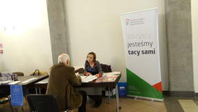 Pokaż zdjęcie: Punkt informacyjny w Oddziale ZUS w Chorzowie