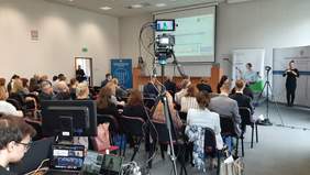 Uczestnicy konferencji na sali konferencyjnej