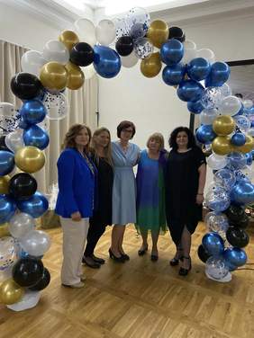 Pamiątkowe zdjęcie pod "bramą z balonów"