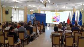 Pokaż zdjęcie: Zdjęcie sali w Lubelskim Urzędzie Wojewódzkim podczas gali wręczenia nagród.