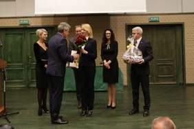 Pokaż zdjęcie: Wręczenie "Srebrnego drzewka" Kazimierzowi Gorlewicza, dyrektorowi Domu Pomocy Społecznej w Kwidzynie 